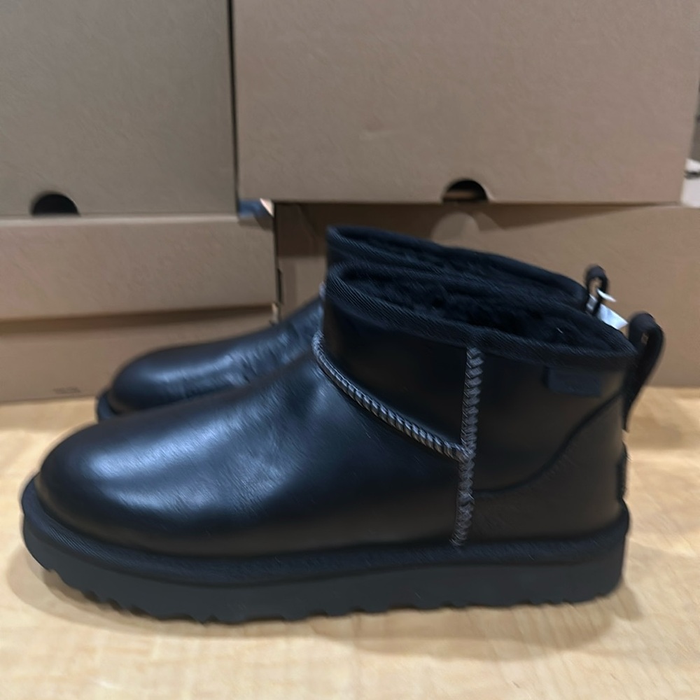 UGG Women’s Classic Ultra Mini Leather Regent Boot